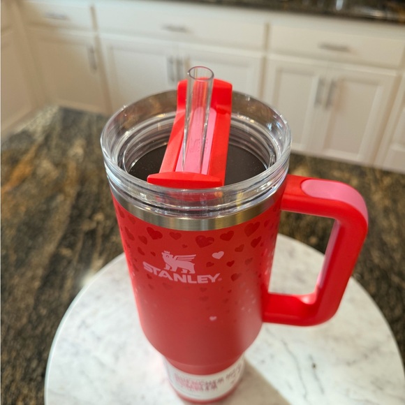 Stanley Red Heart Quencher Tumbler Valentine’s edition - Picture 6 of 6
